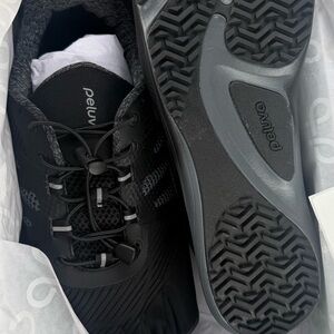 Men's Black Athletic Shoes